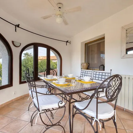 Tana Villa *